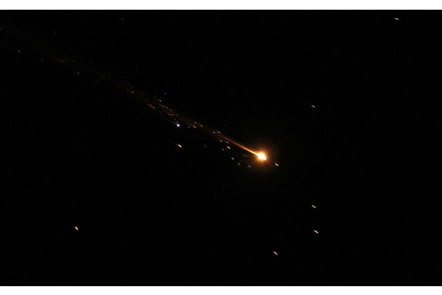 'Contro le infrastrutture del regime'