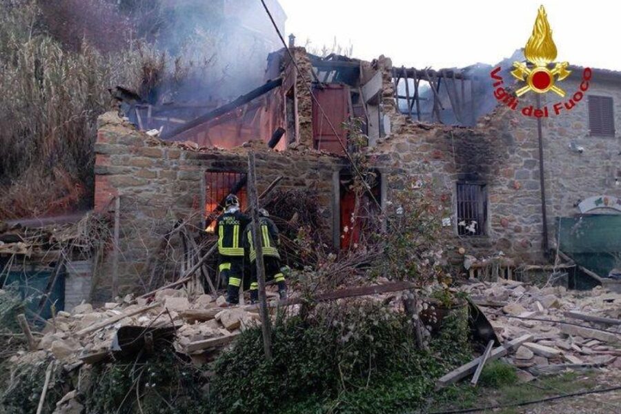 Sul posto i vigili del fuoco e i carabinieri