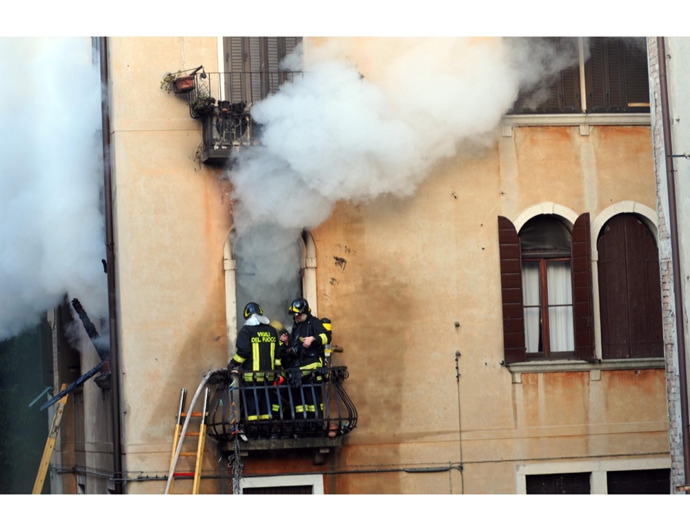 Evacuato albergo a Venezia per incendio negozio sottostante
