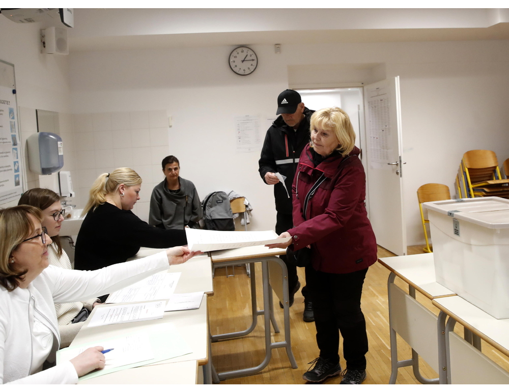 Exit poll Slovenia, liberali di Golob in vantaggio sul partito pro-Trump di Jansa