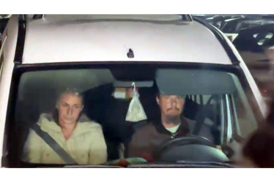 I genitori a colloquio con i legali nel giorno in cui scadono i termini per il ricorso