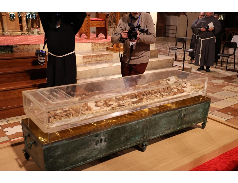 Fatta per visione più naturale possibile la teca con le spoglie di S. Francesco