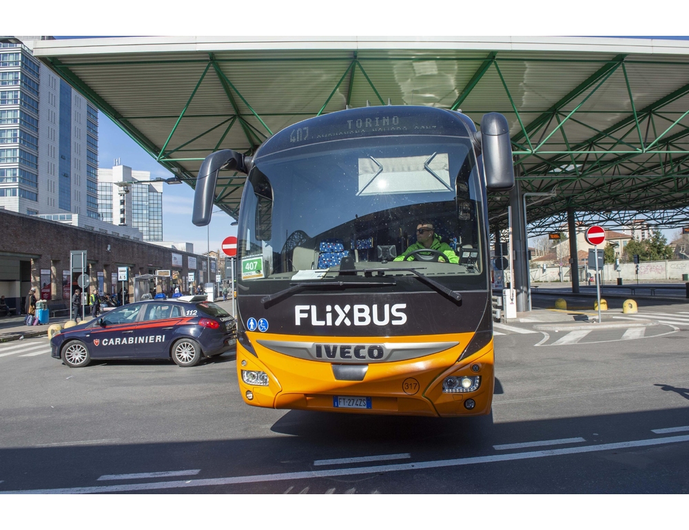 Figlio di un boss dei Casamonica arrestato su un pullman a Milano