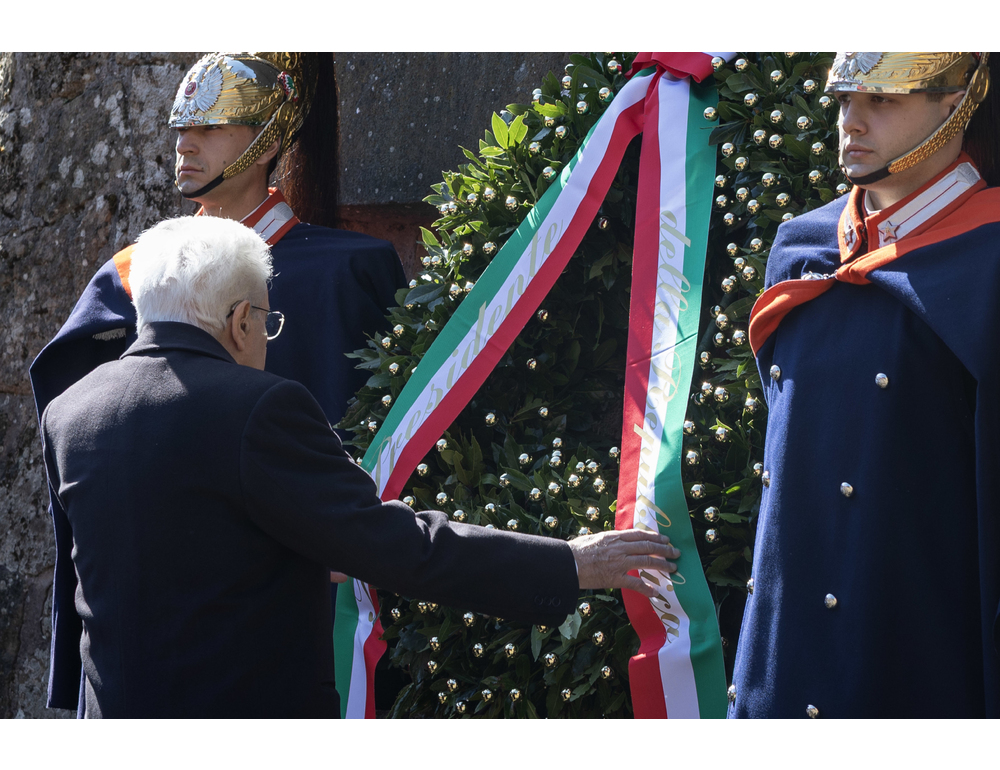Fosse Ardeatine, Mattarella rende omaggio alle vittime dell’eccidio