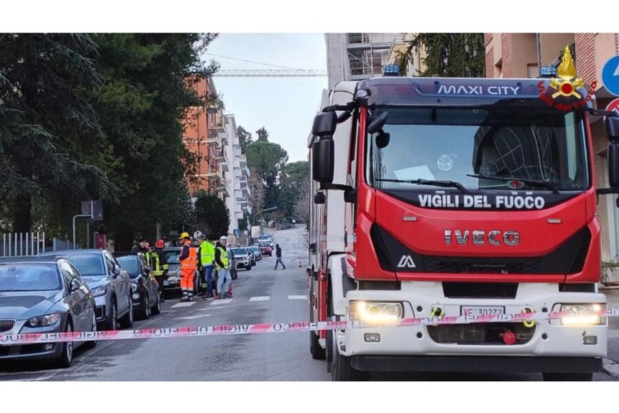 L'incidente in una ditta specializzata nella lavorazione di materie plastiche