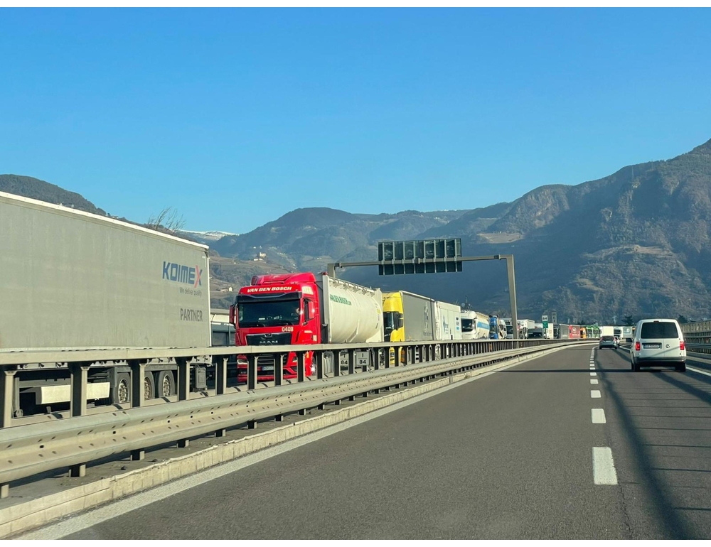 Garante scioperi, revocare il fermo dei Tir del 20-25 aprile