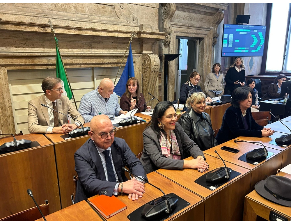 I consigli di Bandecchi in Aula, ‘ecco cosa vuol dire vestirsi bene’