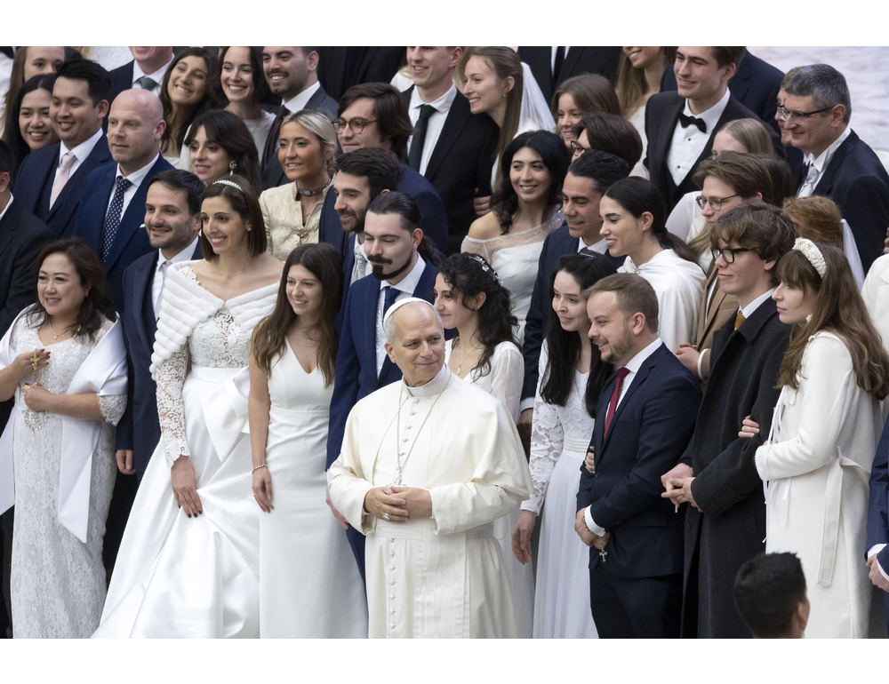 Il Papa, ‘aiutiamo i giovani ad essere attratti dal matrimonio’