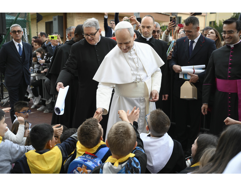 Il Papa, gli occhi smarriti dei bimbi di fronte alla guerra ci convertano