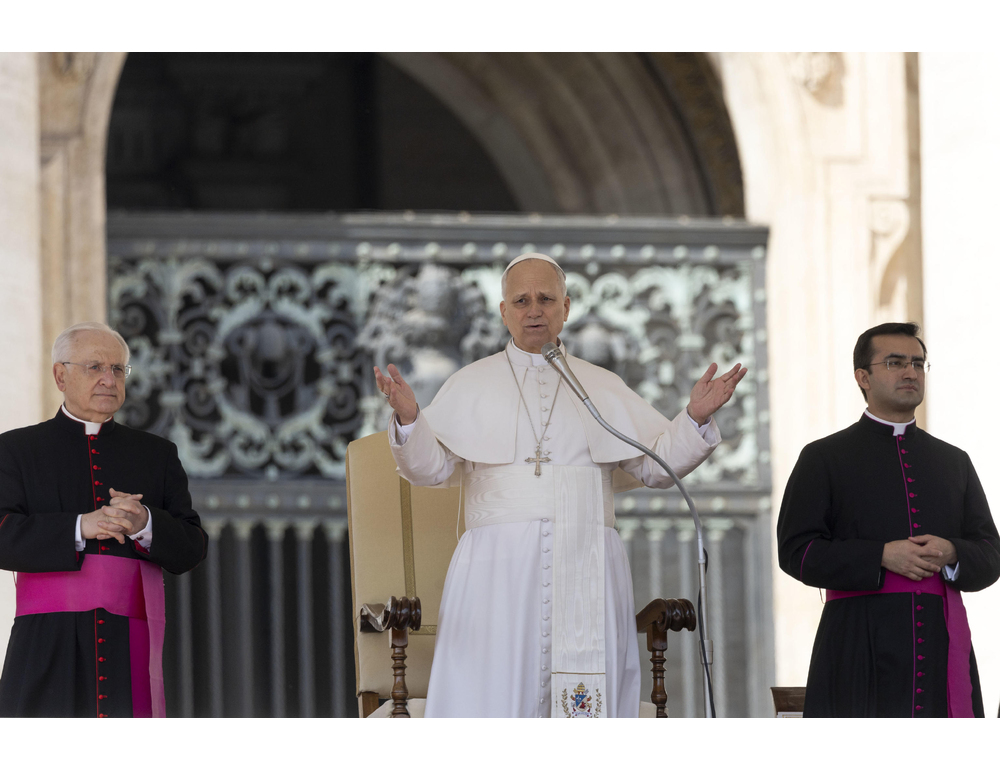 Il Papa, ‘viviamo un tempo segnato dalla follia della guerra’
