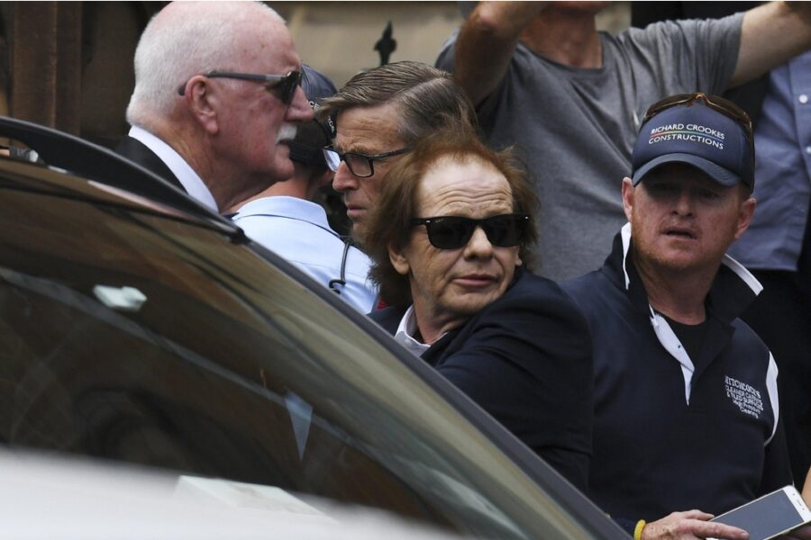 'Stevie Young non si è sentito bene