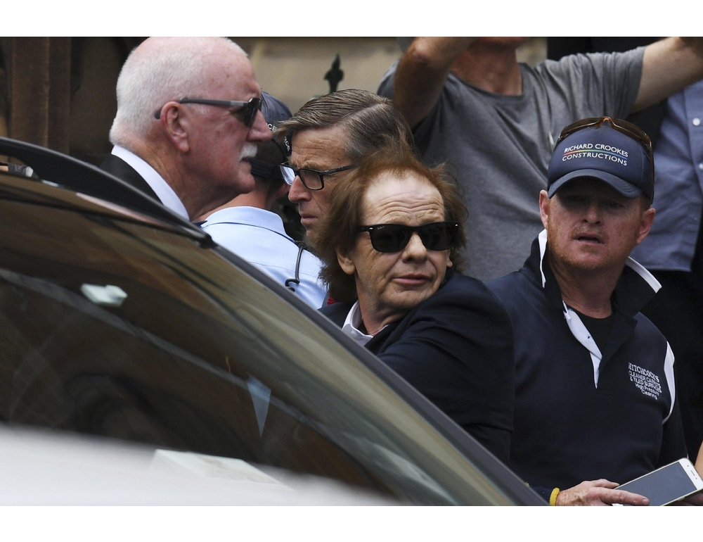 Il chitarrista degli Ac/Dc ricoverato a Buenos Aires