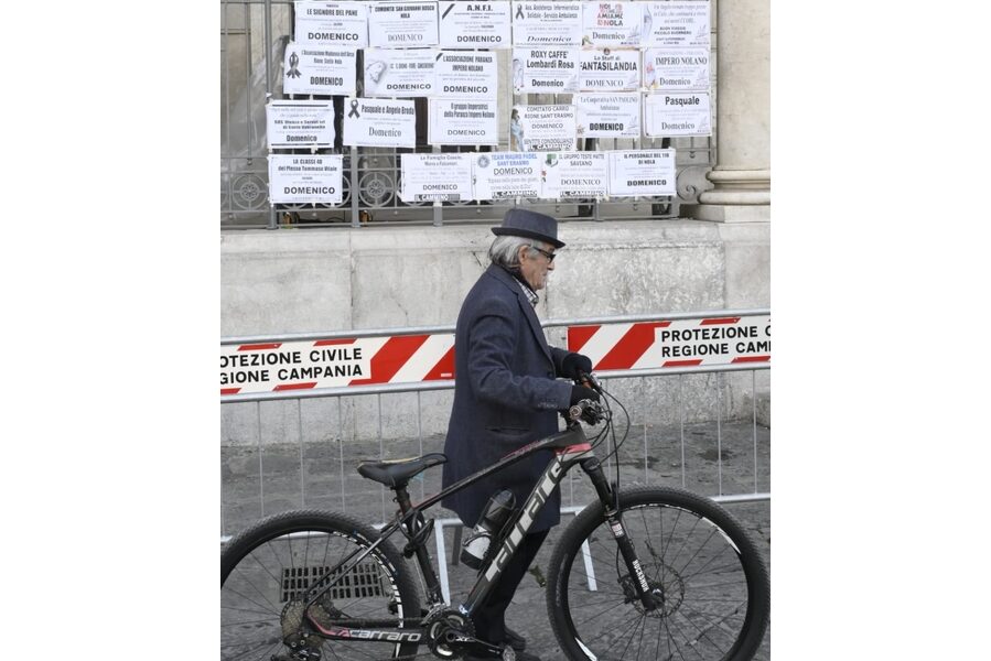 Lungo applauso della folla