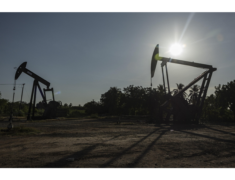 Il petrolio torna a salire, +1,98% a 100,66 dollari