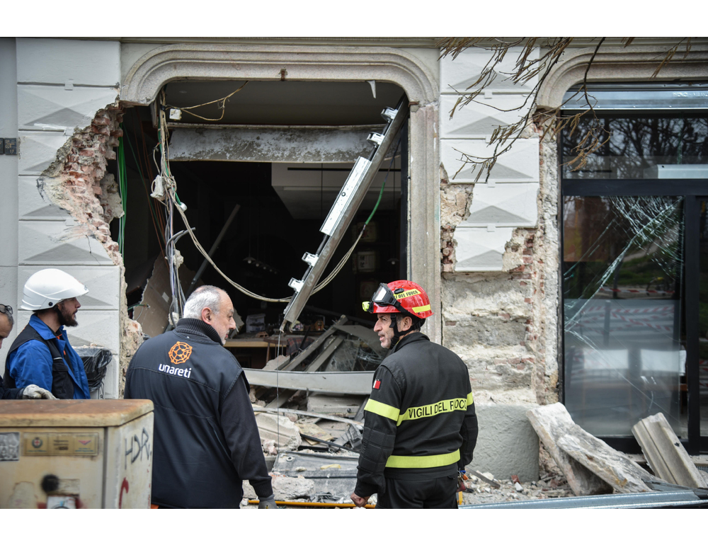 Il ristorante colpito dal tram, ‘sembrava una scena post guerra’