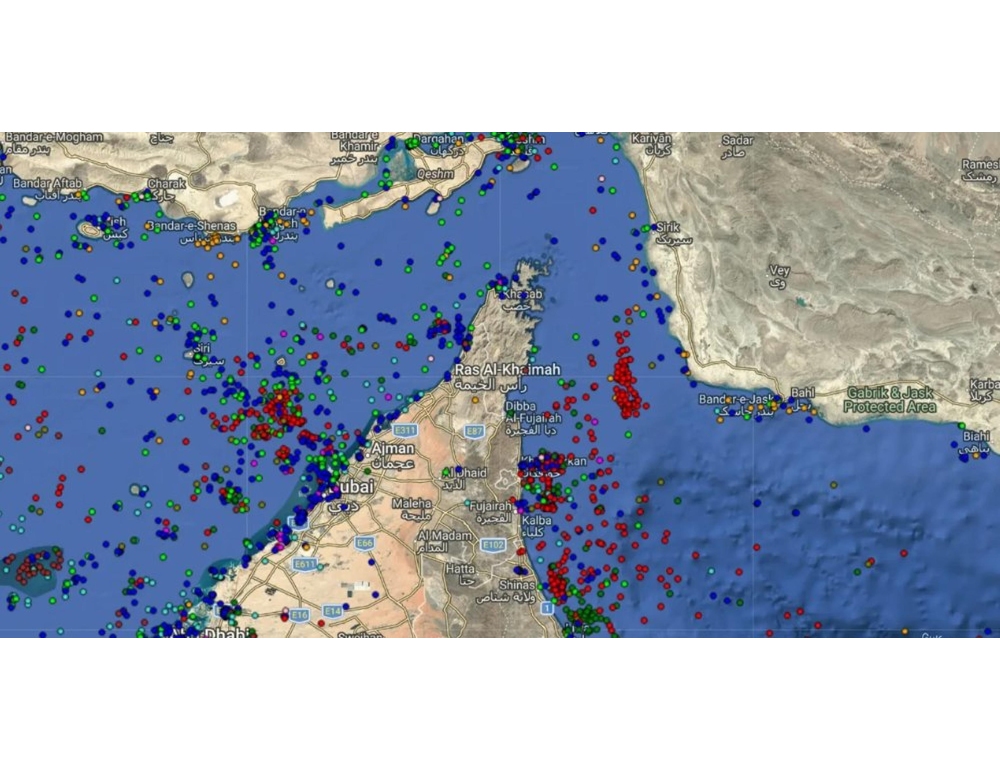 Il traffico navale nello stretto di Hormuz quasi azzerato
