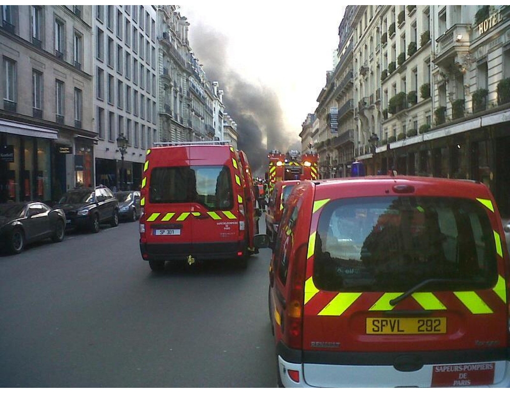 In fiamme a Parigi l’Hotel Bristol a due passi dall’Eliseo