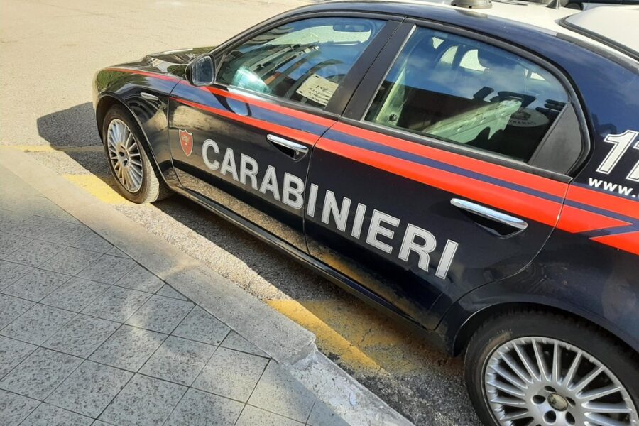 E anche una donna. Arrestato un uomo