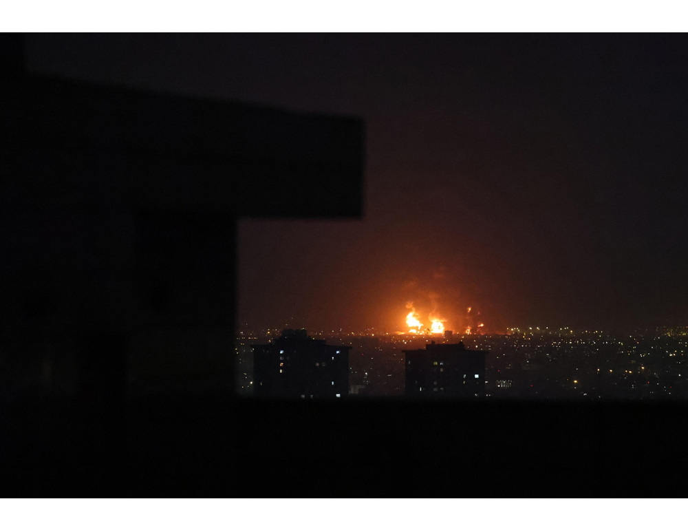 Iran, raid Usa-Israele su 5 impianti petroliferi vicino Teheran