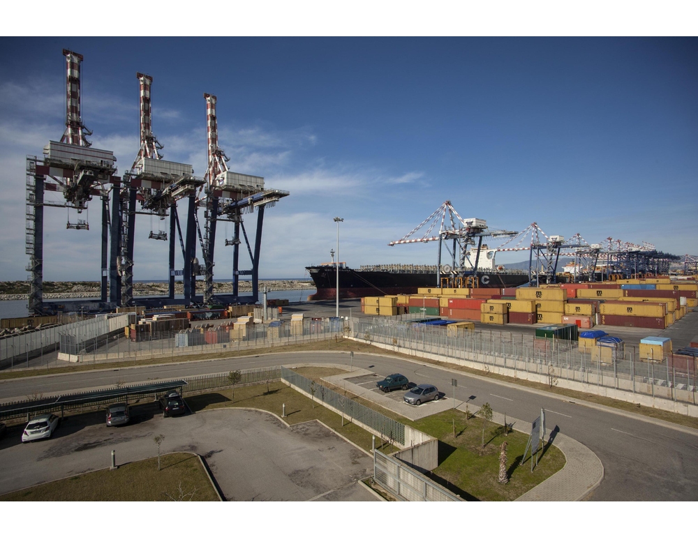 Ispezione Gdf nel porto di Gioia Tauro su container sospetti per Israele