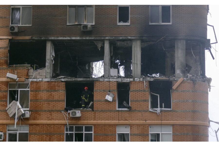 ANSAKiev-raid-russo-contro-grattacielo-a-Dnipro-ci-sono-feriti