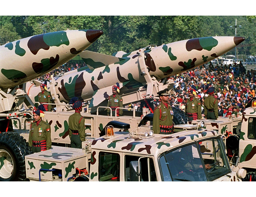 L’India acquista armi per 25 miliardi, ‘anche i sistemi S-400 russi’