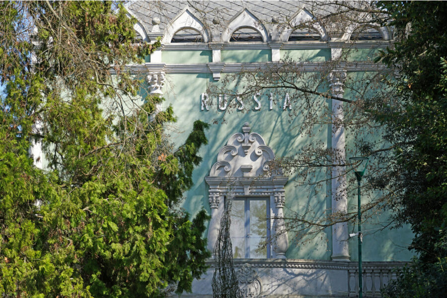 Il ministro potrebbe disertare la presentazione del Padiglione Centrale