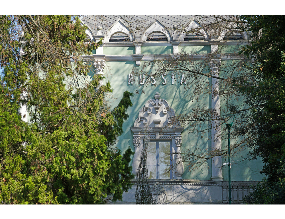 La Biennale assicura il rispetto delle sanzioni, ma Giuli valuta le carte