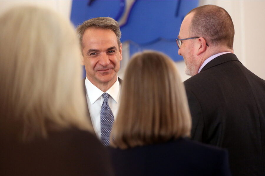 Anche una coppia di caccia F-16