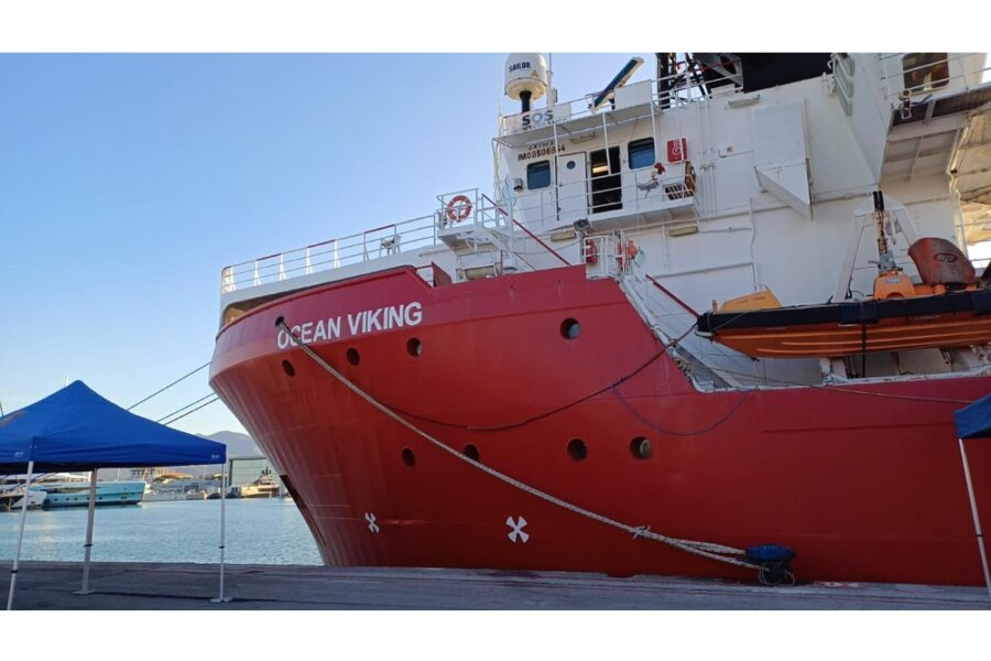 Per la nave ong Sos Mediterranée è il settimo sbarco nel porto apuano