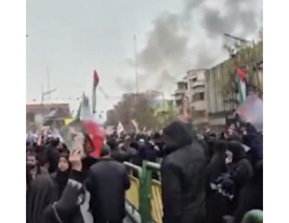 ‘La vita a Teheran tra le macerie e il terrore di un’invasione’