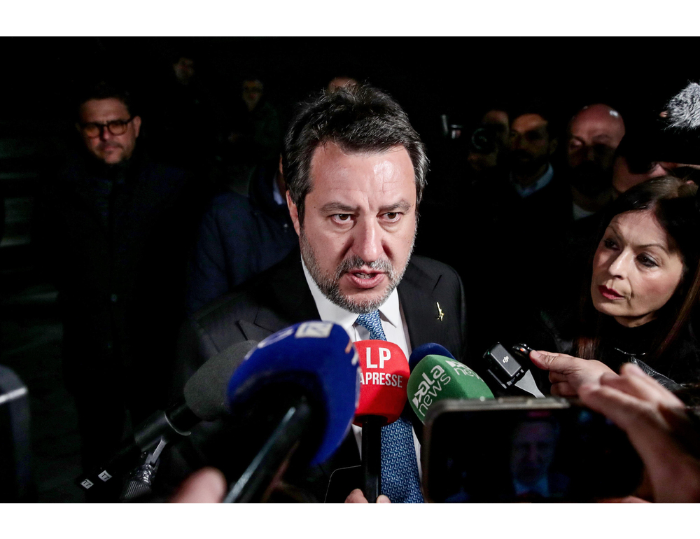 Lega, scossi e addolorati per Bossi, Salvini annulla appuntamenti di domani