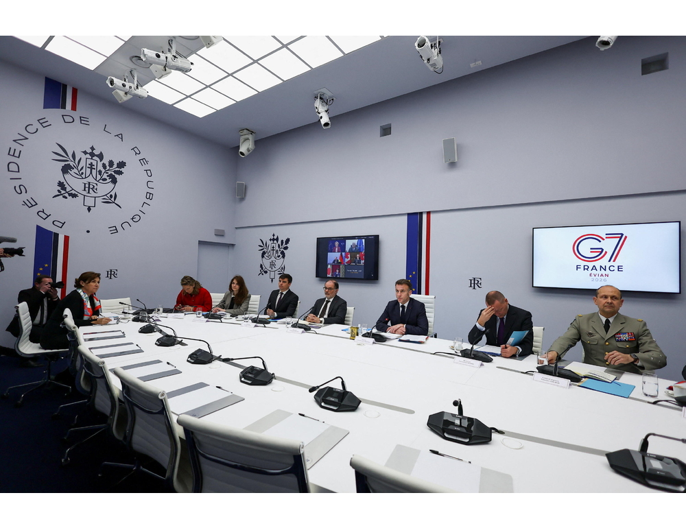 Macron, ‘consenso G7 per non cambiare posizione con Mosca, resta sforzo per Kiev’
