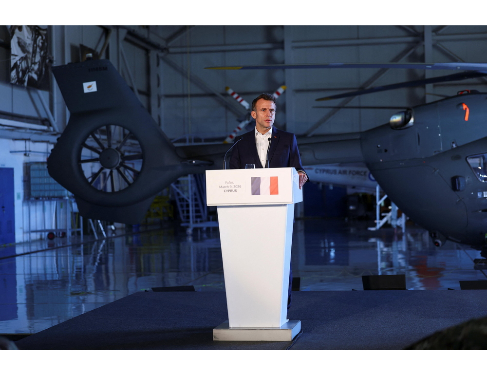 Macron, sto preparando futura missione difensiva per riaprire Hormuz