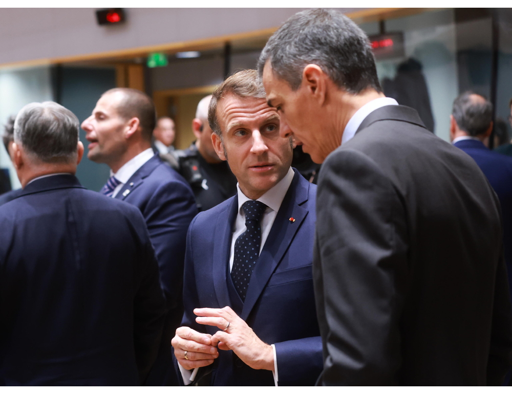 Macron telefona a Sanchez, solidarietà dopo critiche di Trump