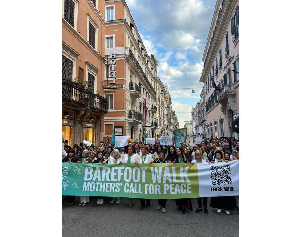 Madri palestinesi e israeliane "a piedi nudi per la pace" nel centro di Roma