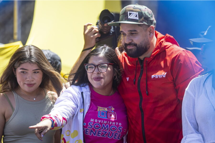 Lo assicura suo figlio: 'Sta bene e fa sport ogni giorno' nella prigione di New York