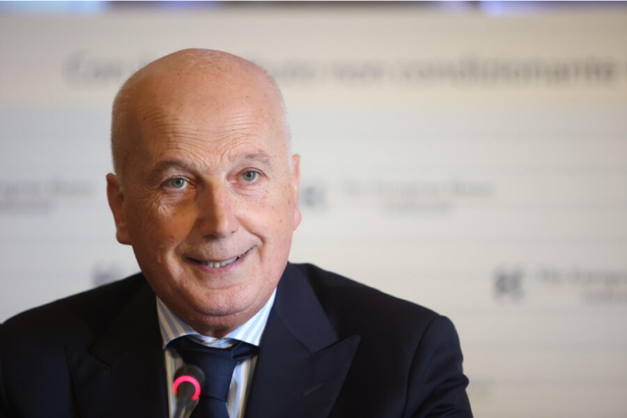 Avrebbe messo rete relazioni alla Regione a disposizione di boss amico