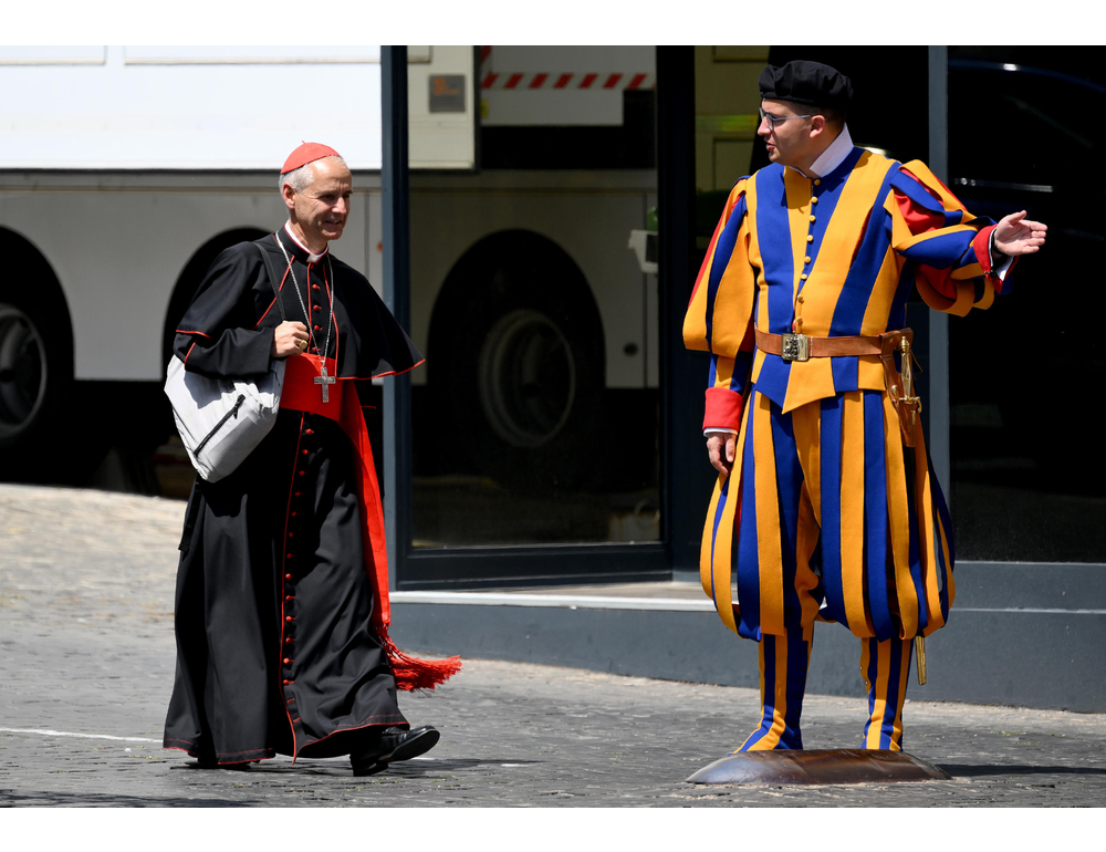 Maratona di Roma, il cardinale Vesco ha tagliato il traguardo