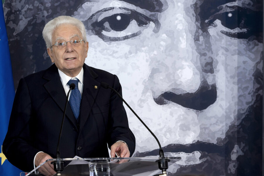 Mattarella, le donne hanno dato molto ma l’equilibrio non è ancora alla pari
