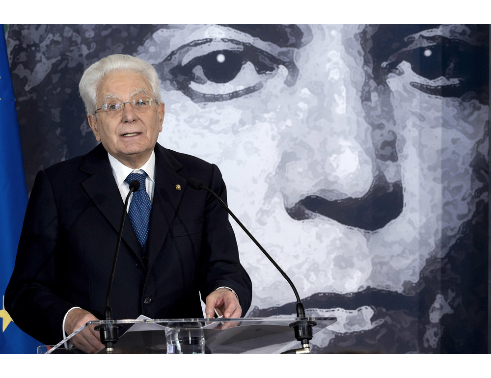 Mattarella, le donne hanno dato molto ma l’equilibrio non è ancora alla pari