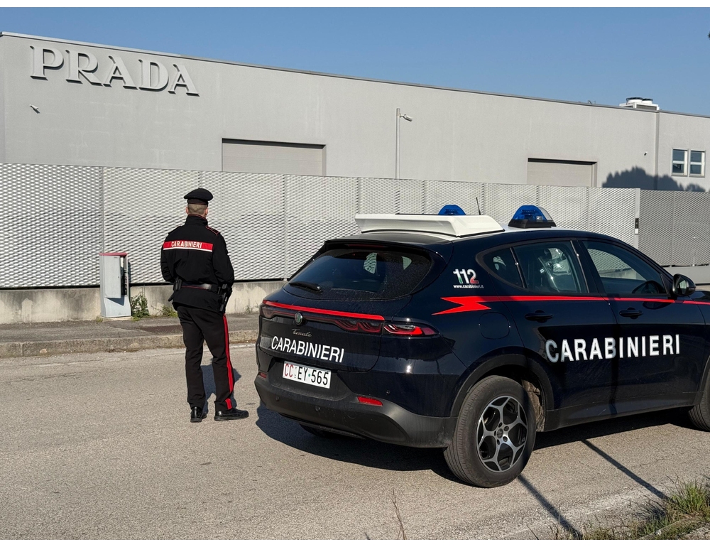Maxifurto da Prada, rubate scarpe per centinaia di migliaia di euro