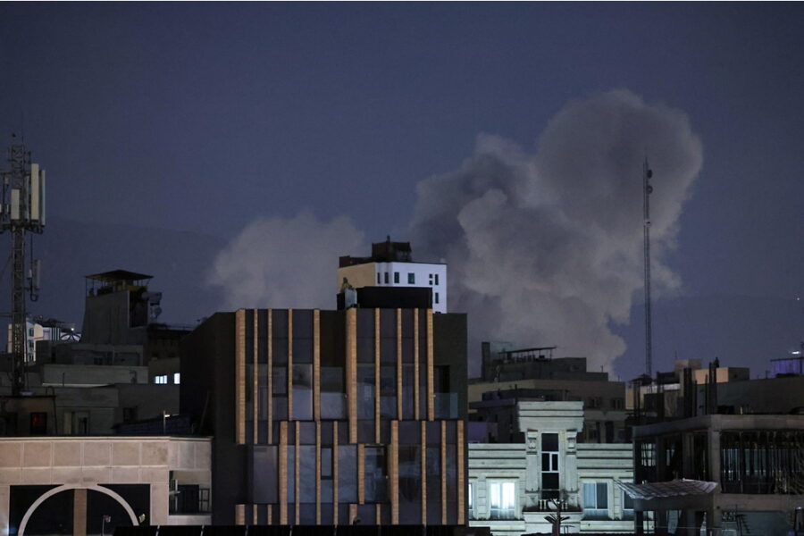 Nei video detriti sul pavimento tra le sedie a rotelle