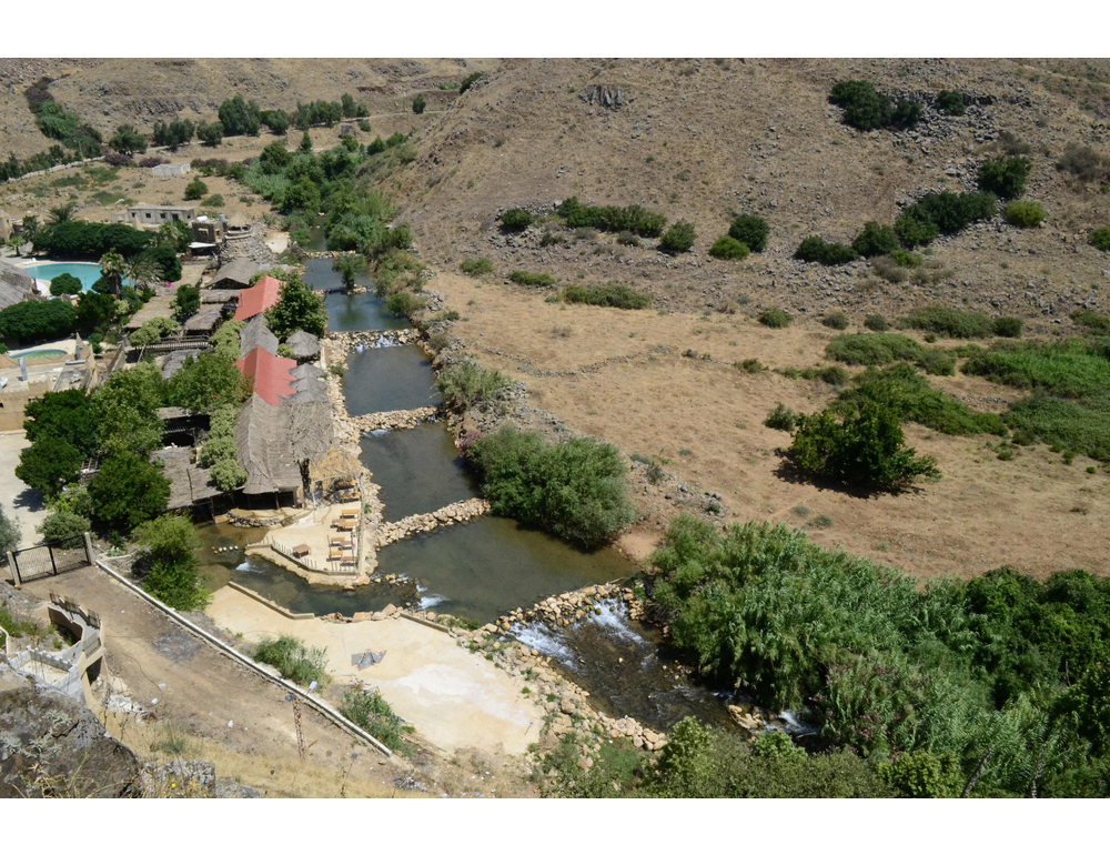 Media, forze israeliane avanzano in località nel sud del Libano