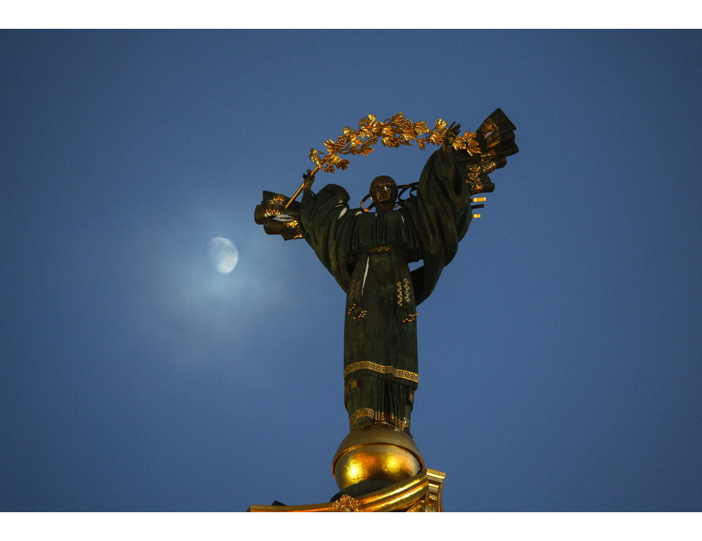 Media, frammenti di drone russo su piazza Maidan a Kiev