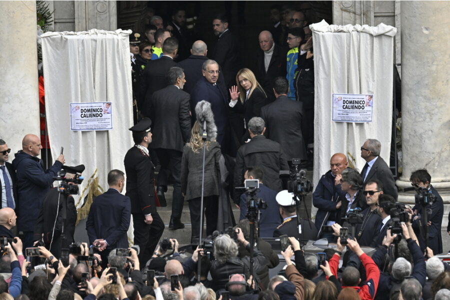 In chiesa il saluto ai genitori
