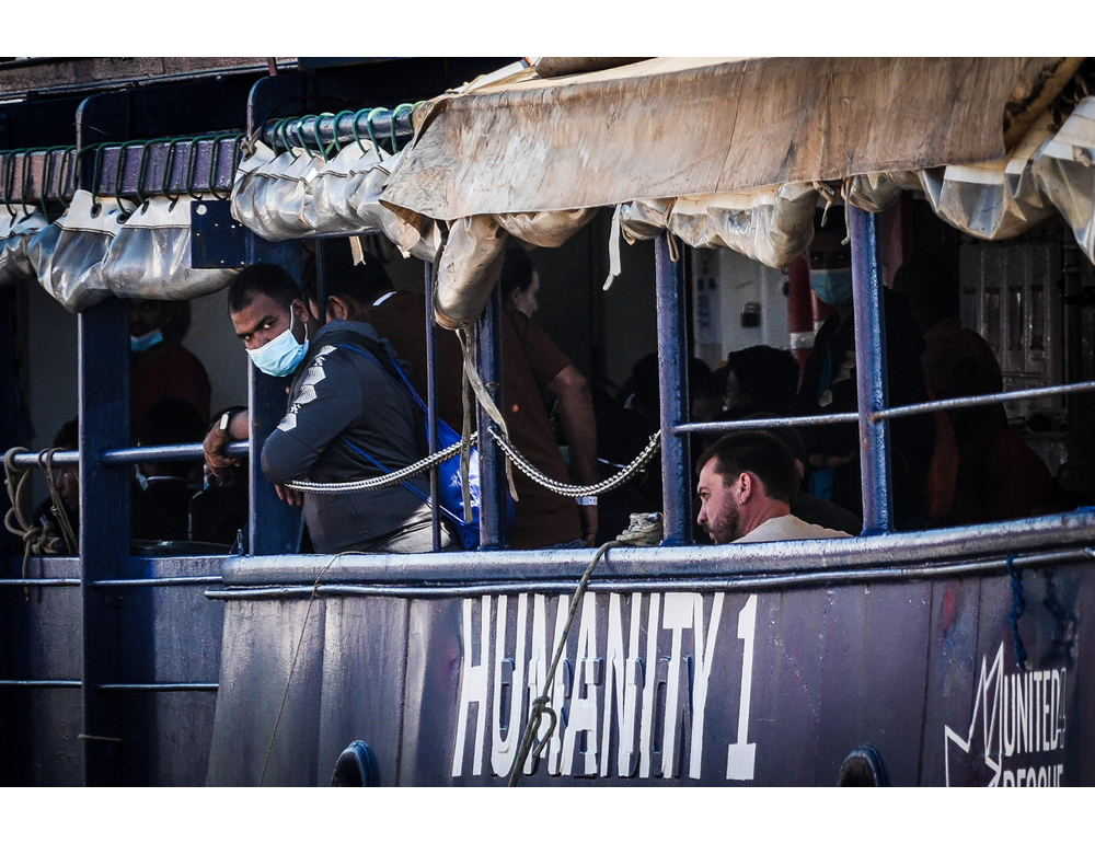Migranti, giudice sospende stop e sanzione per la nave Humanity 1