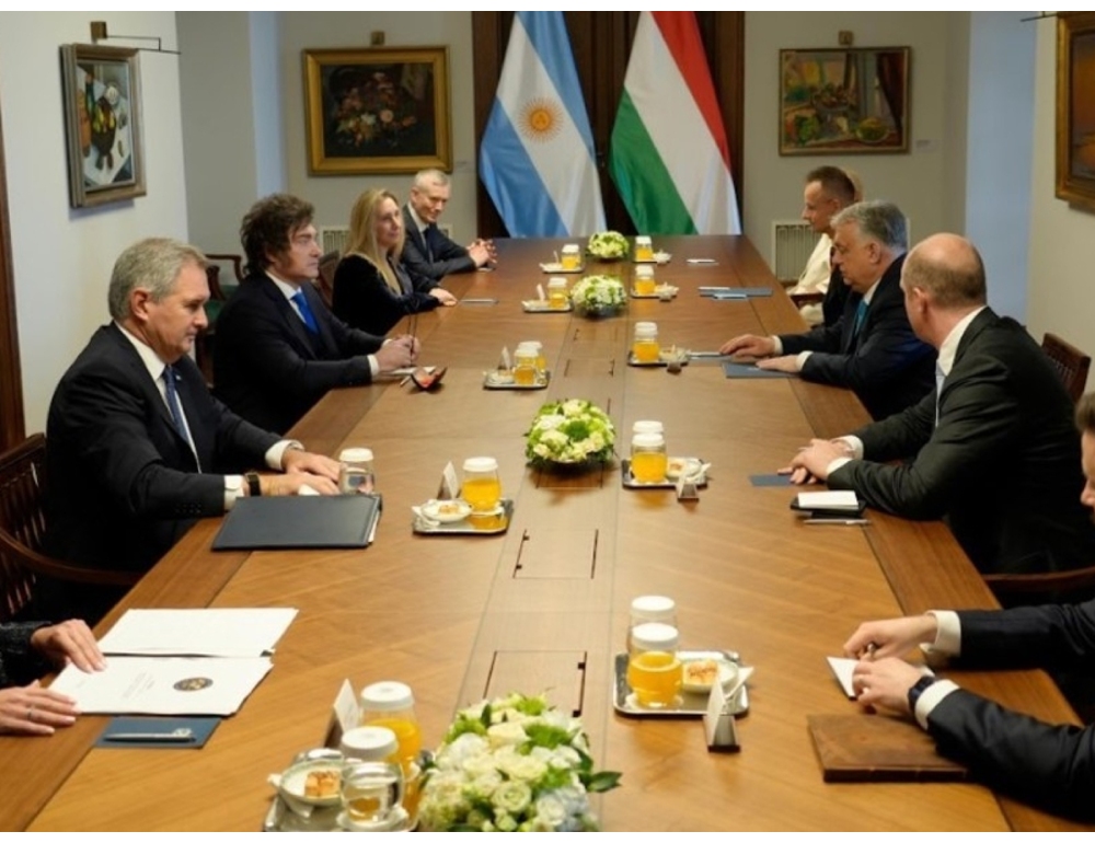 Milei da Orban, ‘l’immigrazione che non si adatta è un’invasione’