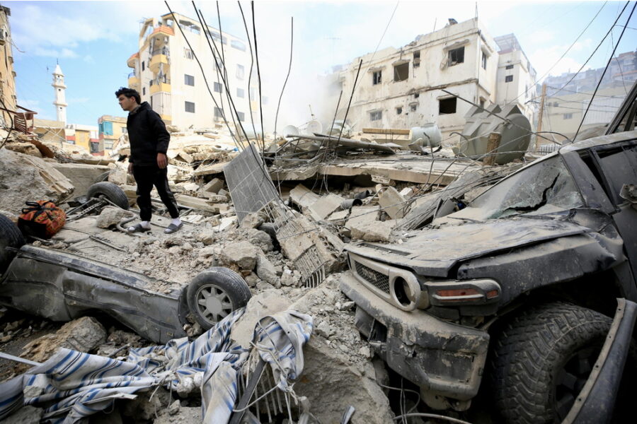 Centro 40 km a sud di Beirut è stato colpito da aerei dell'Idf