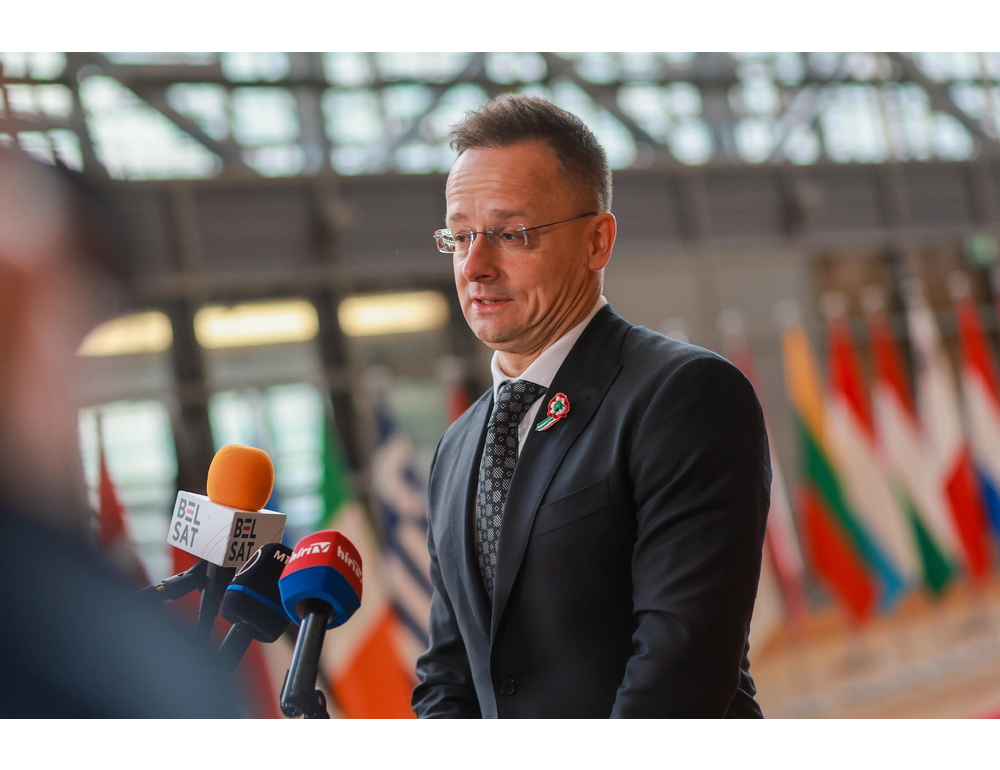 Ministro Ungheria ammette, ‘contatti con Lavrov durante le riunioni Ue’